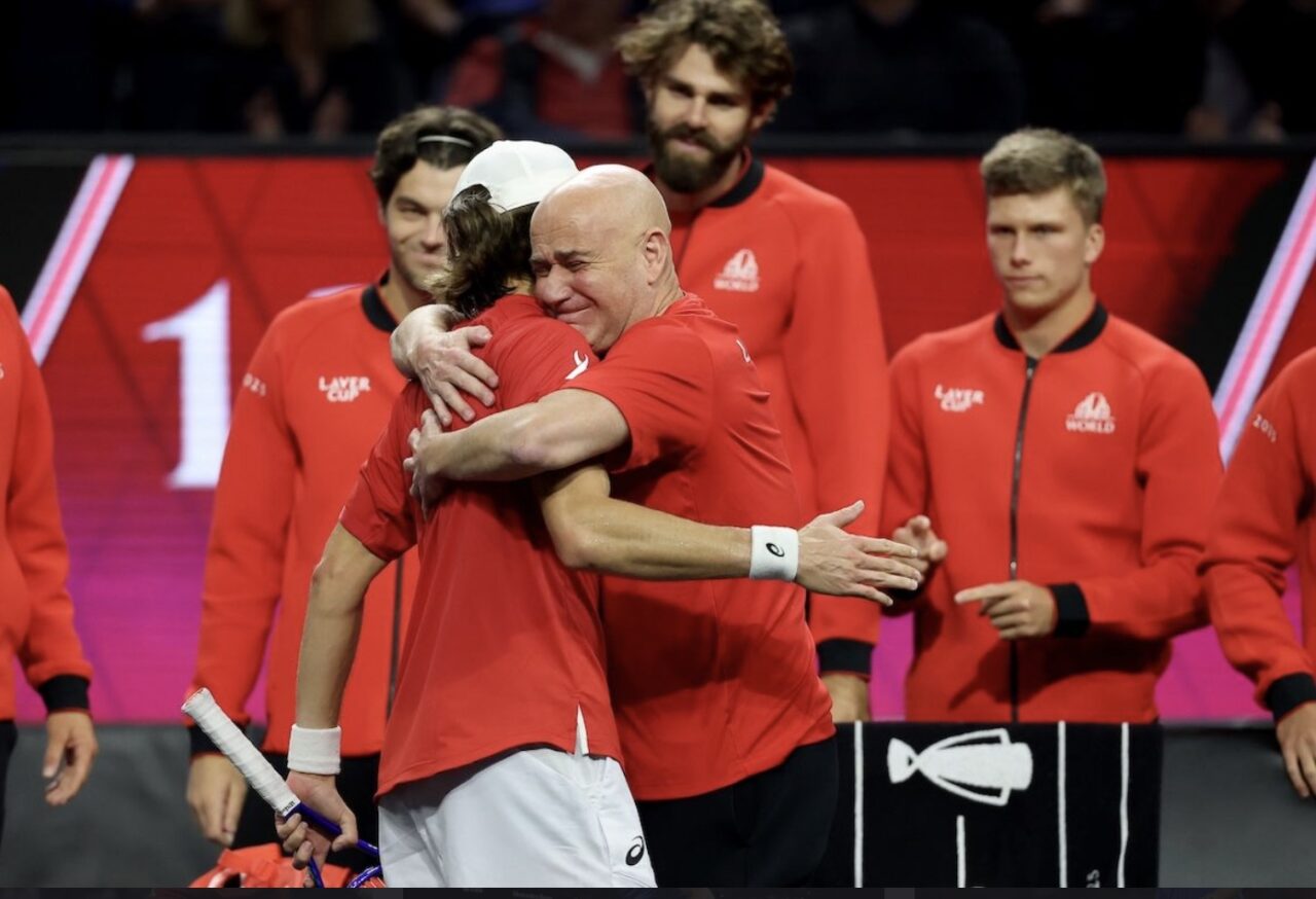Laver Cup > Agassi s'enflamme : "Je sais qu'il faut des années pour instaurer une tradition, mais nous sommes sur le point de faire de cet événement l'un des plus importants de l'année"