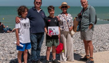 « Les enfants sont fiers et émus » : la bouteille à la mer d’un photographe du Calvados retrouvée par une famille parisienne