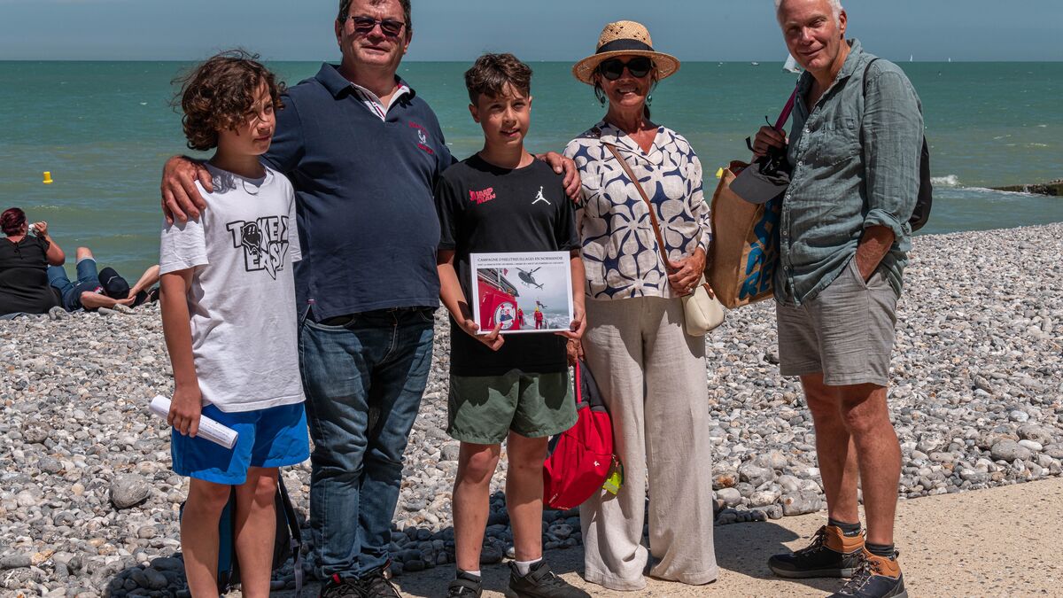 « Les enfants sont fiers et émus » : la bouteille à la mer d’un photographe du Calvados retrouvée par une famille parisienne