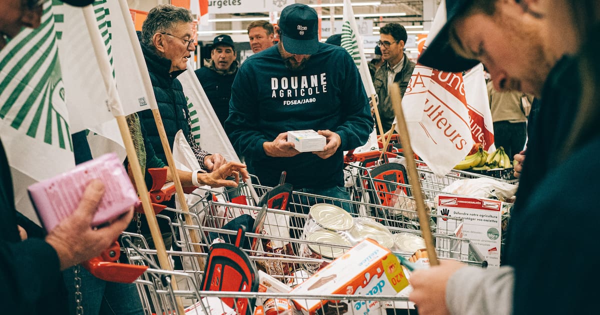 à Amiens, les agriculteurs investissent un Auchan pour dénoncer l’accord UE-Mercosur – Libération