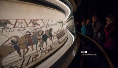 La tapisserie de Bayeux, qui doit être prêtée au Royaume-Uni, a quitté son musée