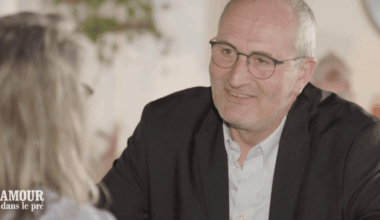 "L'amour est dans le pré" : hors caméra, Gilles s'isole avec ses prétendantes afin de les avertir d'un détail intime