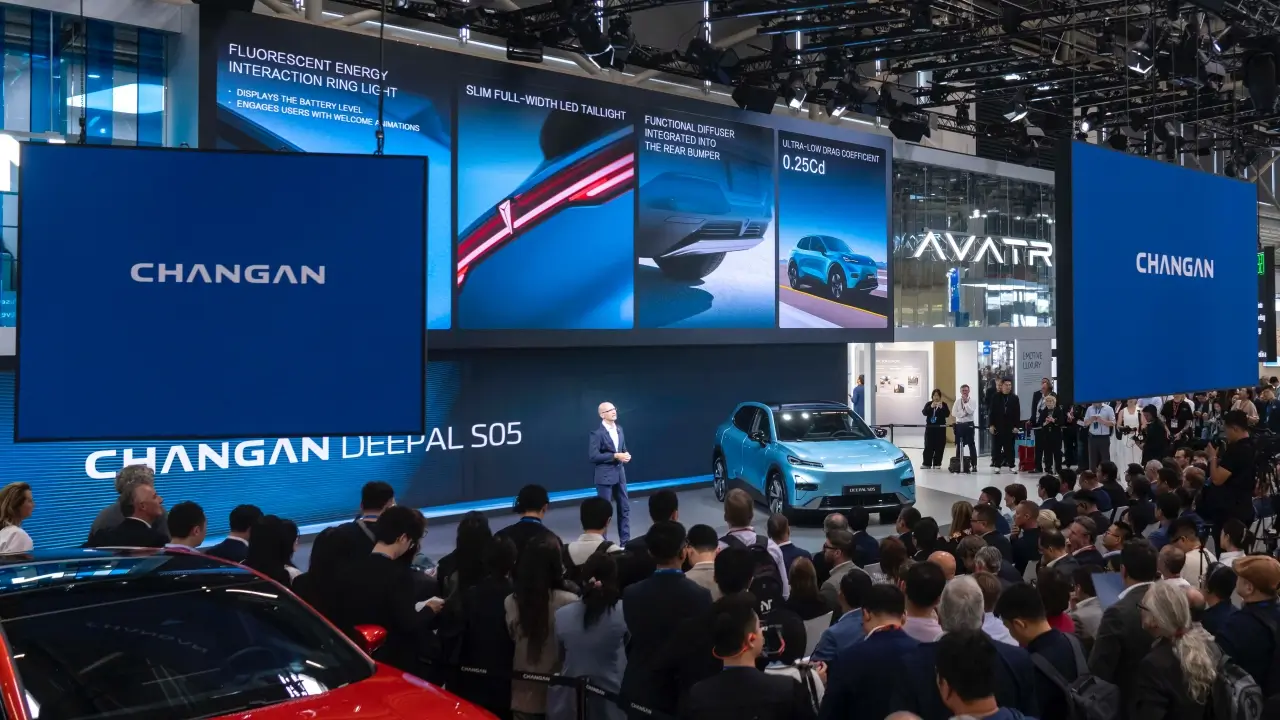 Changan lance une offensive électrique en Europe avec les Deepal S07 et S05 à l'IAA Mobility 2025