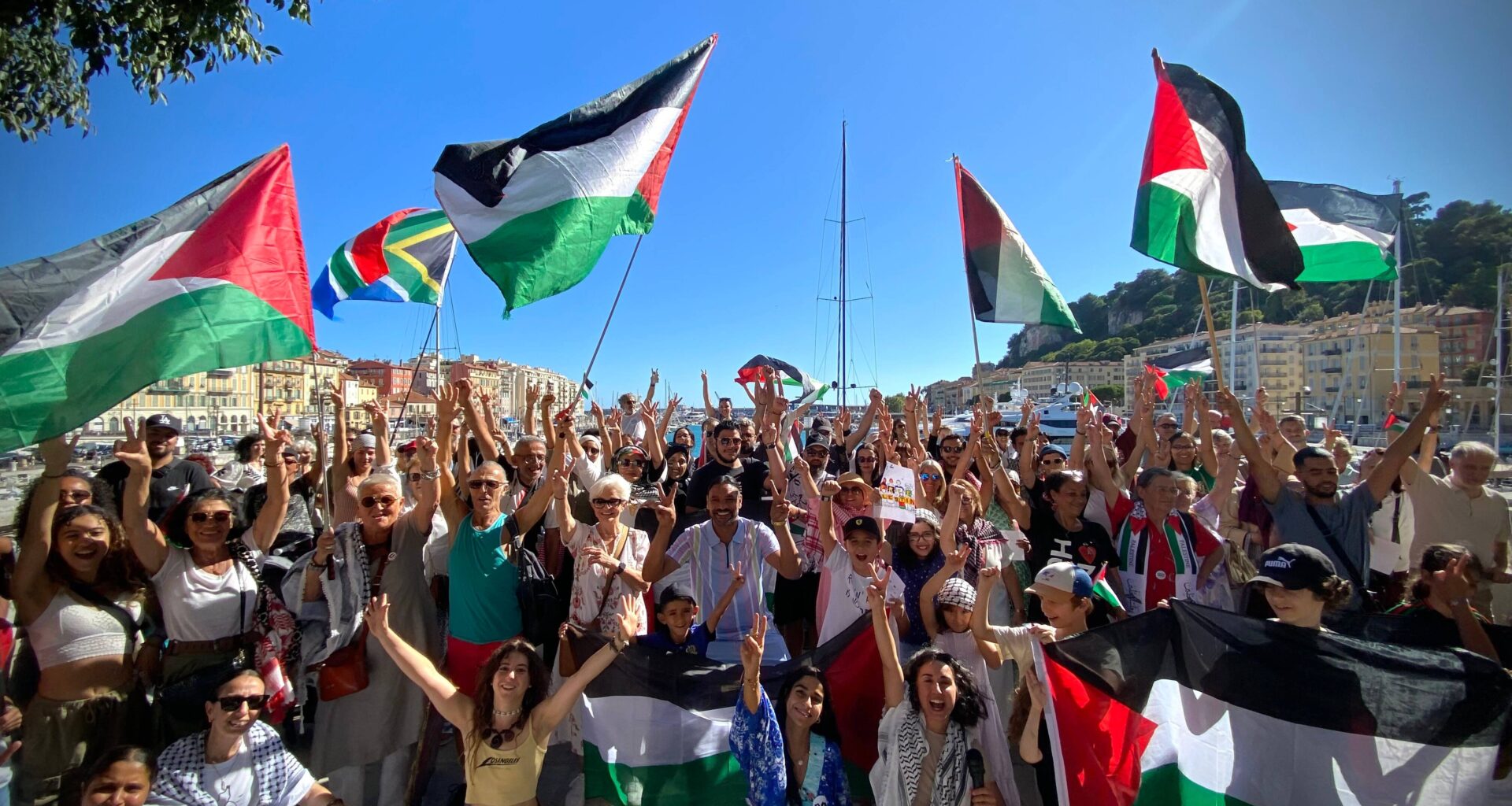 "On veut envoyer de l’espoir..." Au port de Nice, une centaine de personnes réunie ce dimanche pour soutenir le départ de la flottille pour Gaza depuis Barcelone