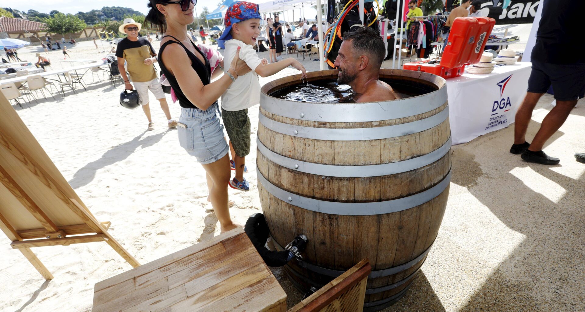 Ce Varois récupère des tonneaux de vin pour en faire... des spas individuels