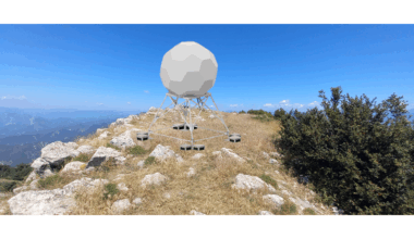 "Il pourra prévoir des intensités de pluie à une heure et sera précis à l’échelle d’un quartier": un nouveau radar high-tech de prévision météo installé sur la Côte d'Azur