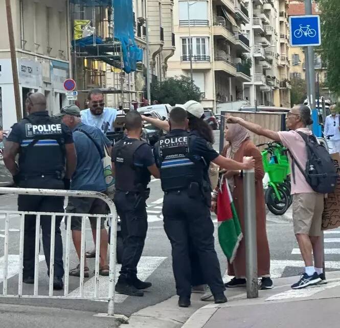 Des militantes pro-palestiennes tentent de s’introduire dans une synagogue de Nice