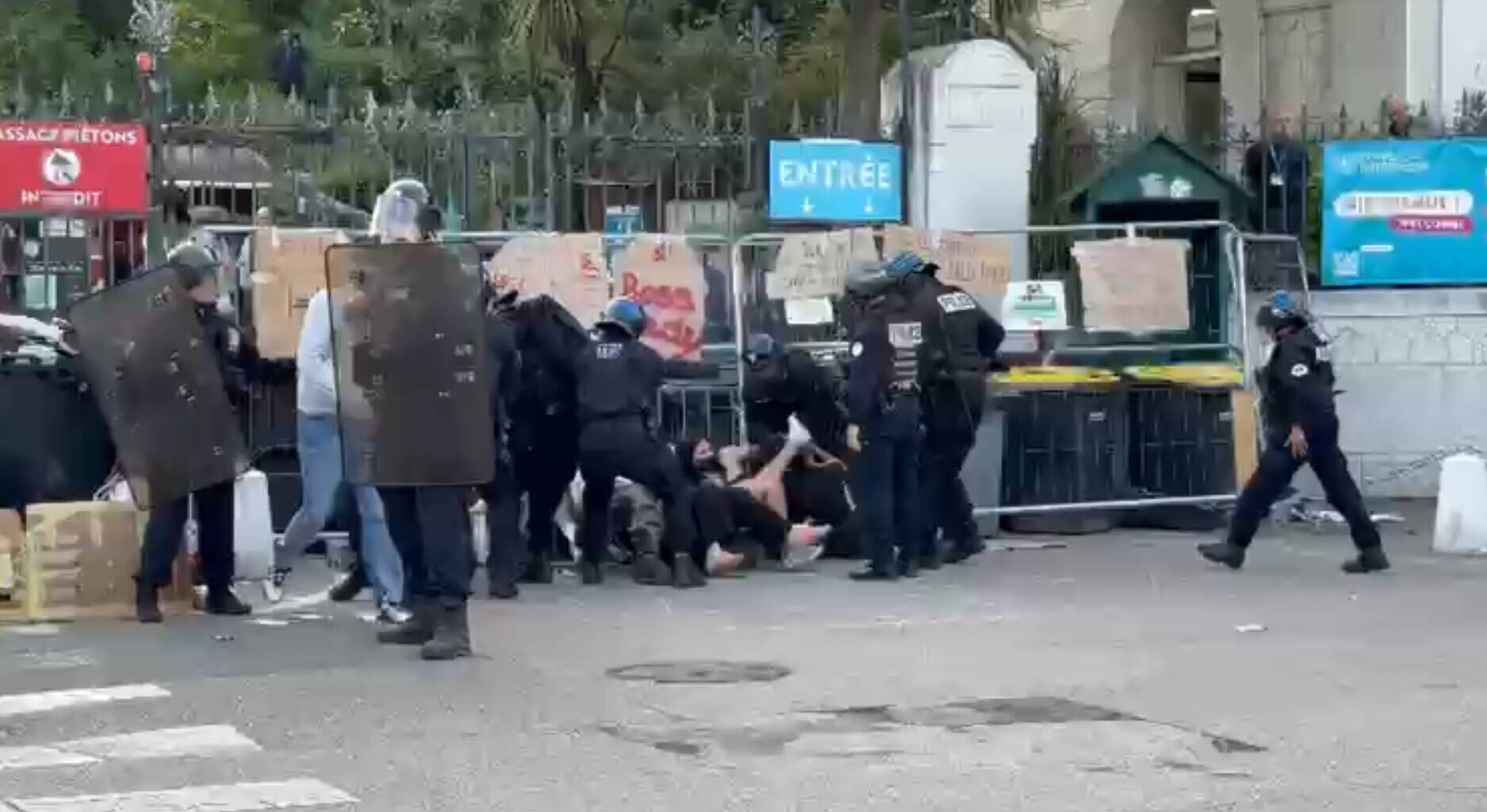 La police déloge des étudiants qui bloquaient l’accès à une fac, deux campus niçois fermés