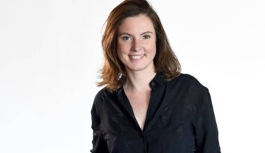 "Où est le pouvoir? Qui représente le peuple? Le souffle de chaque émission est donné par l’actualité": la Niçoise Astrid de Villaines prend les commandes de "L’esprit public" sur France Culture