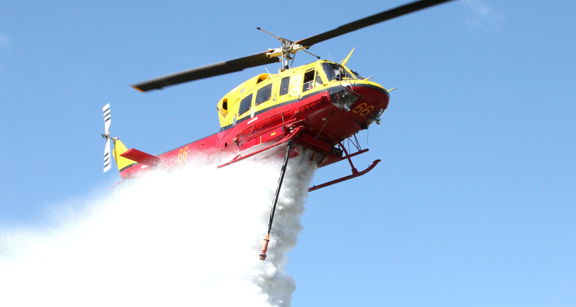 "On n’est pas sorti de la période critique": trois hélicoptères bombardiers d’eau mobilisés à la Gaude à cause d’un écobuage interdit
