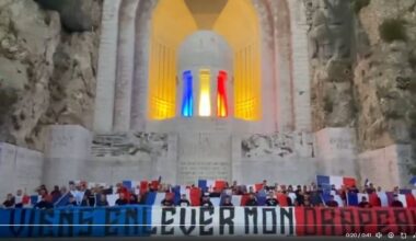 Démonstration de force de l’ultradroite niçoise sur le parvis du Monument aux Morts