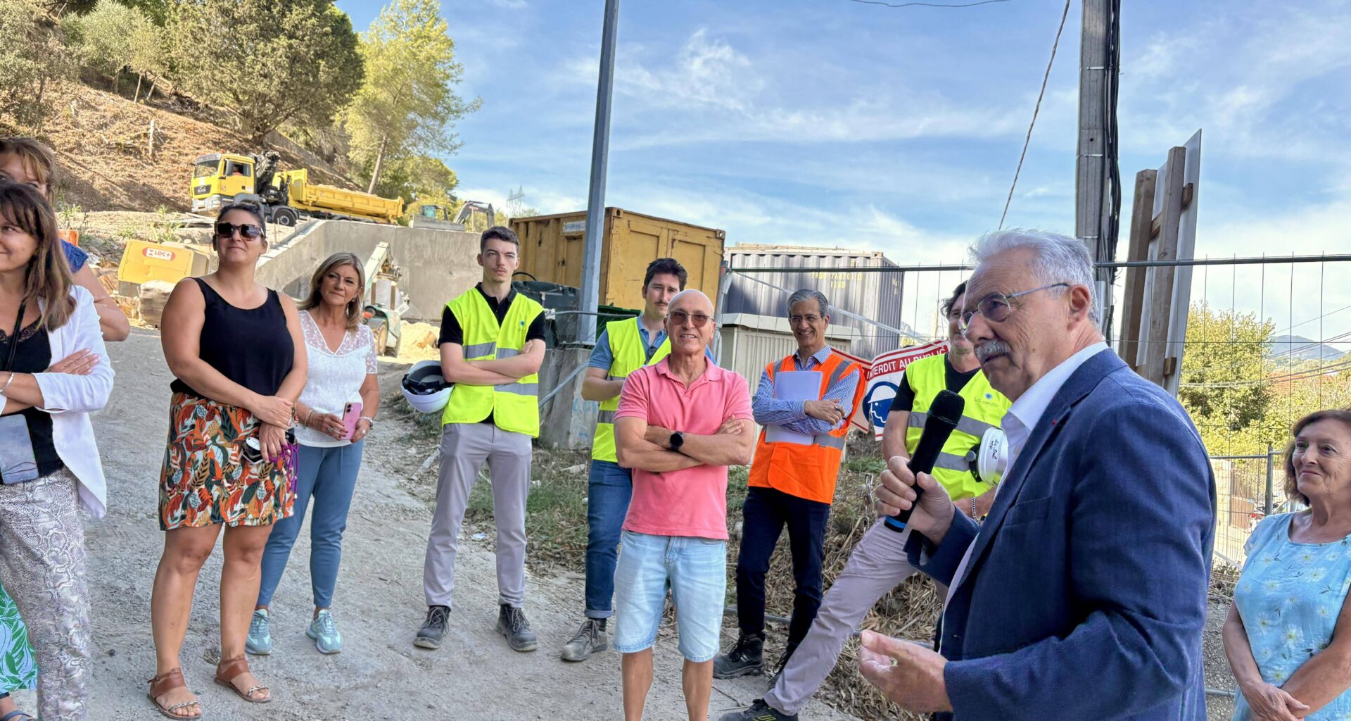 Le mur est trop haut d'1m10, le chantier d'habitation pour les gens du voyage sédentarisés prend du retard à Cagnes-sur-Mer