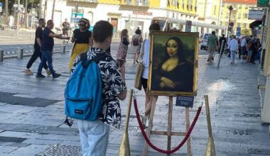 "Elle n’a plus de mystère, mais elle a des abonnés": le street artist Toolate expose sa dernière œuvre "Plastic Lisa" dans le centre-ville de Nice