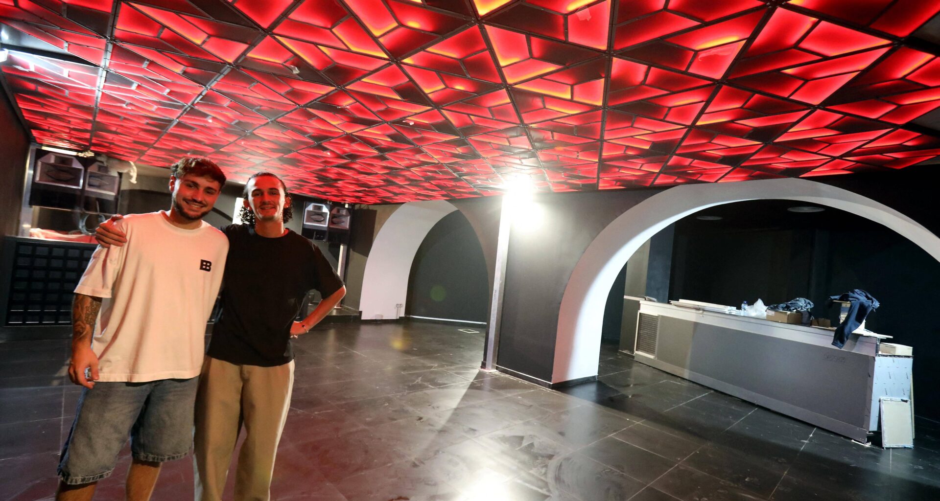 "On veut faire bouger Nice, offrir un club qui rivalise avec Londres ou Berlin": une nouvelle discothèque ouvre ses portes dans le Vieux-Nice