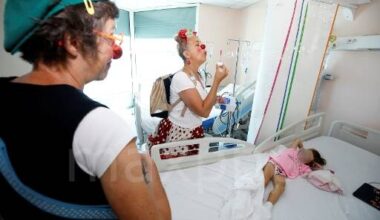 "Au moins, on lui a fait quitter sa chambre plus vite!": on vous emmène à la découverte de l'hôpital Lenval de Nice où les clowns soignent autrement