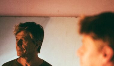 «Kolkhoze» d’Emmanuel Carrère : la famille au grand complet - Libération