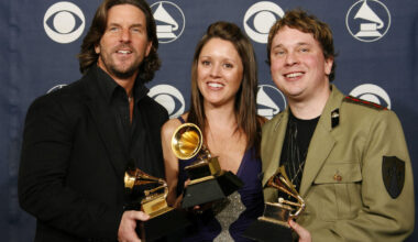 Star de la country et compositeur à succès, Brett James meurt avec sa femme et sa belle-fille dans un crash d’avion