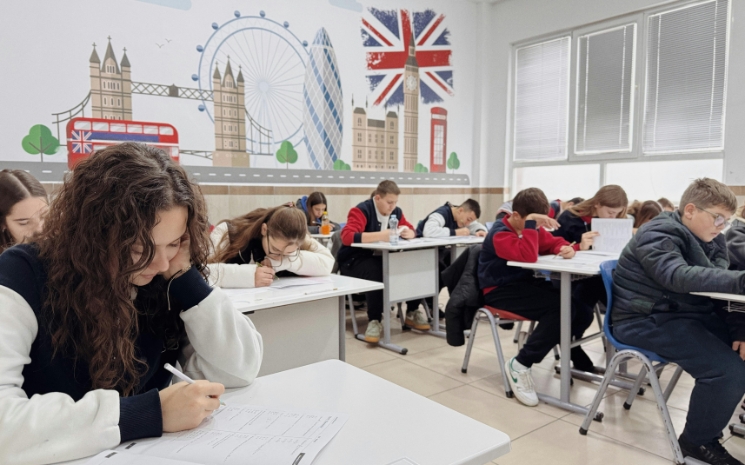 Les élèves britanniques les plus pauvres seraient “exclus” de certaines spécialités