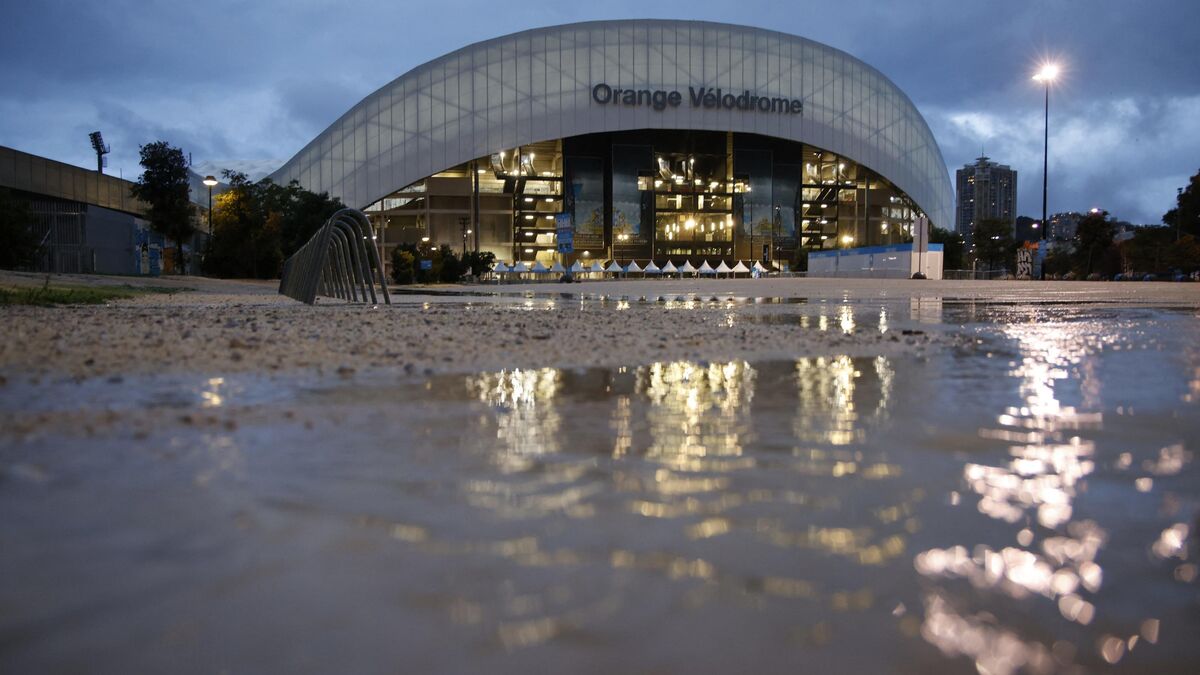 Stade sous l’eau, inondations, éclairs… Les images impressionnantes des orages dans le Sud-Est