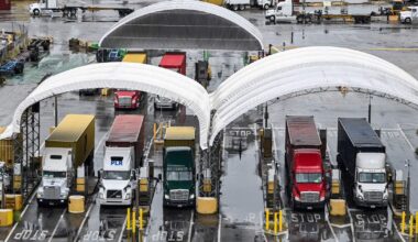 Donald Trump annonce des nouveaux droits de douane, dont 100 % pour les médicaments importés – Libération