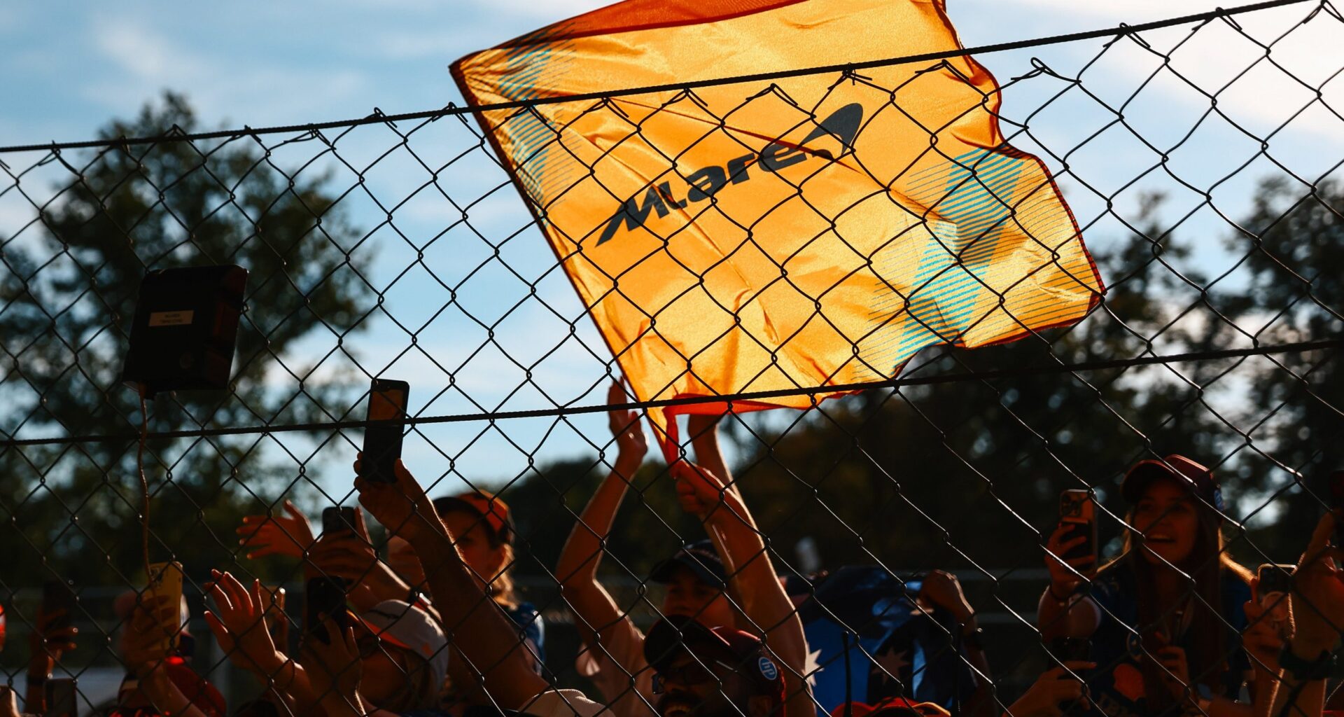 McLaren F1 championne du monde des constructeurs à Bakou si…
