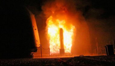 Photo fournie par le Département américain de la Défense montrant un missile Tomahawk tiré depuis le porte-avions USS Monterey le 14 avril 2018