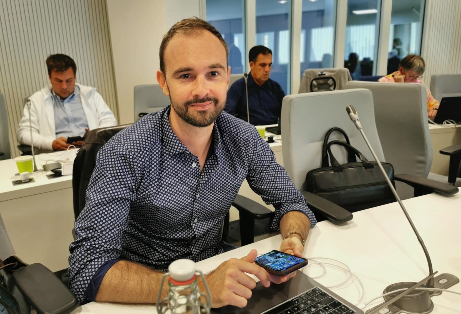 Romain Gentil désigné chef de file de Grenoble Capitale citoyenne, sous le feu des critiques de son ancien allié Pascal Clouaire
