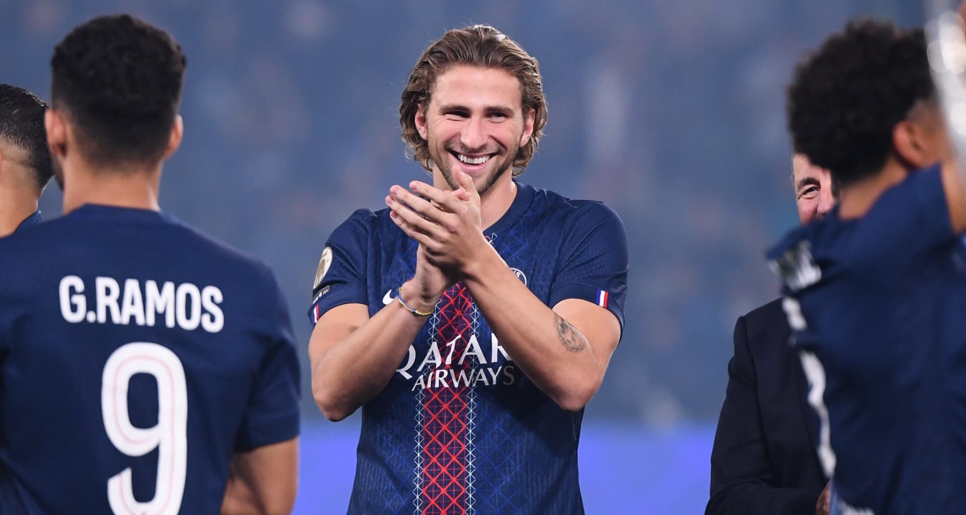 nouvelle star au pays, Safonov... la chaude trêve du joueur du PSG, Illia Zabarnyi