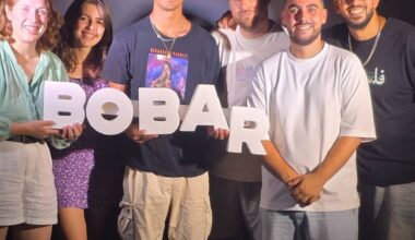 "Même Gad a fait un bide ici, et ça lui a fait du bien": plongée dans la fabrique à rires du Bobar Comedy Club à Nice