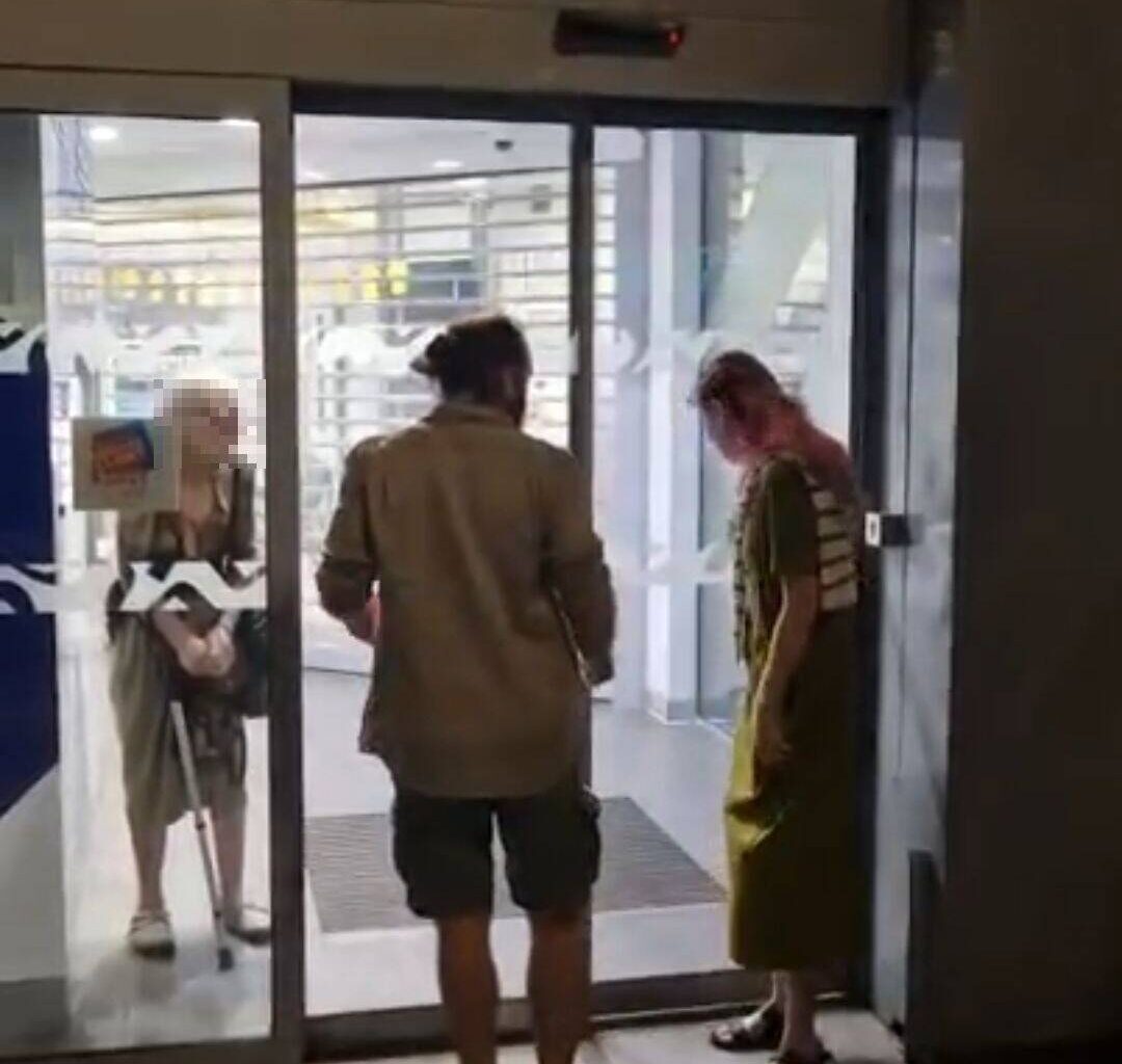 Une octogénaire venue retirer de l’argent reste bloquée dans sa banque une partie de la soirée à Nice