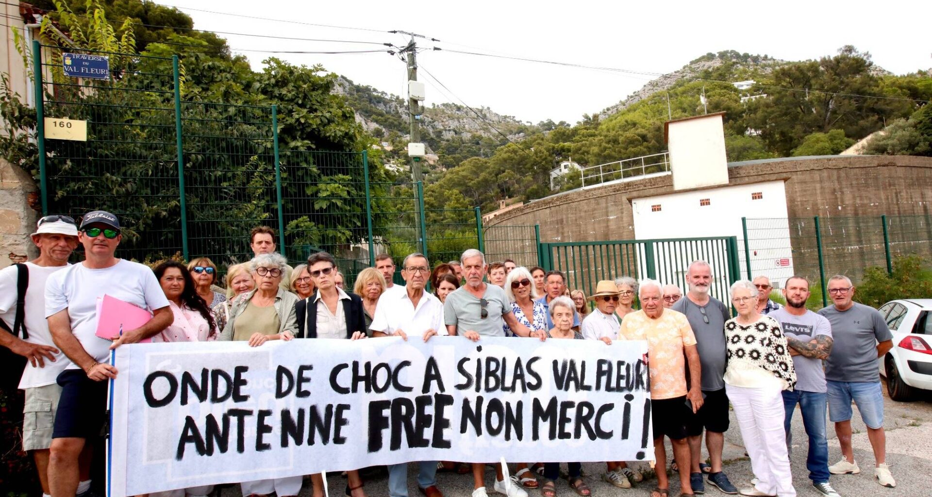 "Jamais": fermement opposés à l'installation prochaine d'une antenne relais dans leur quartier, des Toulonnais prêts à saisir la justice