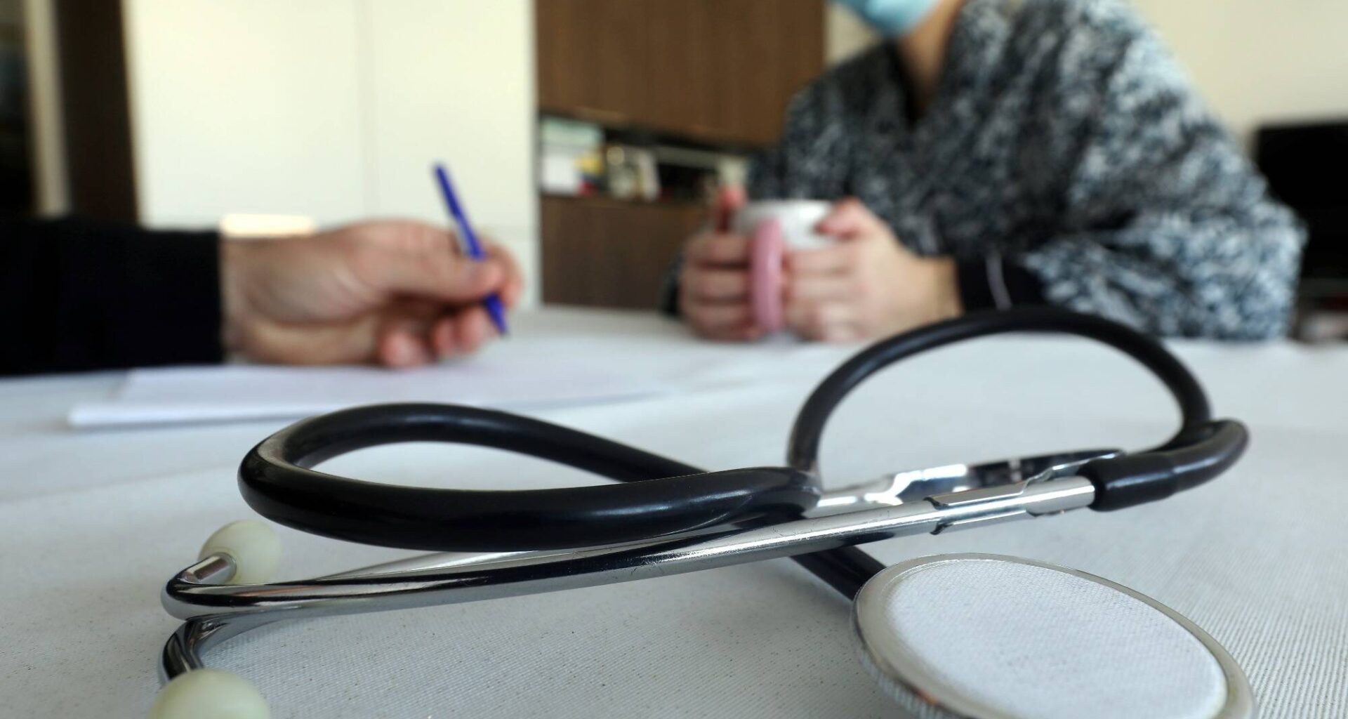 "Se soigner n’est pas un privilège": à Nice, un chauffeur aide les médecins à rejoindre les patients très dépendants