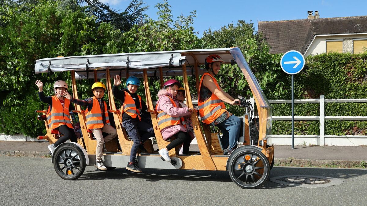 « Il n’y a pas que la voiture pour se déplacer » : en Normandie, le bus qui fait pédaler les écoliers