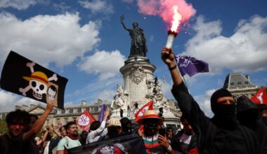 EN DIRECT - Bloquons tout : l’ambiance se tend place de la République à Paris – Libération