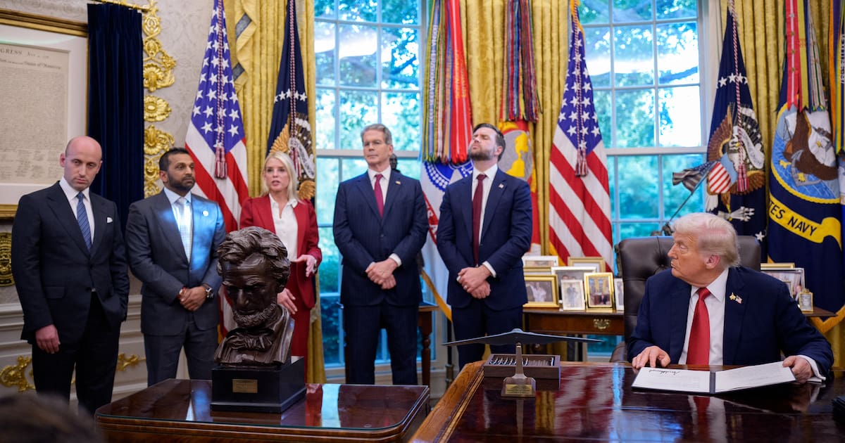Comment Trump entend ravir à la Chine le contrôle de TikTok – Libération