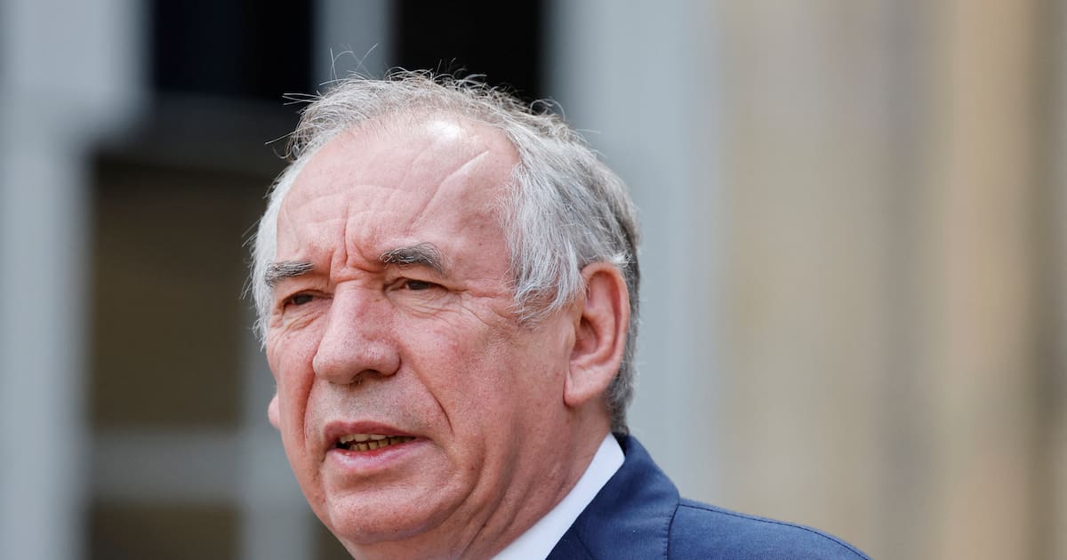 A Pau, retour en terrain instable pour le maire François Bayrou – Libération