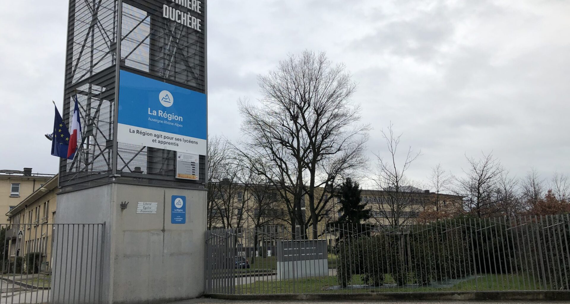 La Région Auvergne-Rhône-Alpes envisage des contrôles dans les lycées