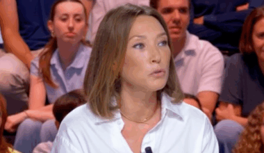 “Ma mère est plus rock’n roll que mon père” : Laura Smet fait de touchantes confidences sur ses célèbres parents