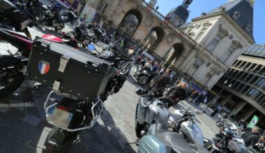 Fermeture de Lyon. Les motards défient Grégory Doucet sous ses fenêtres -