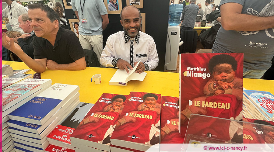 Matthieu Niango présente "Le Fardeau" à Nancy