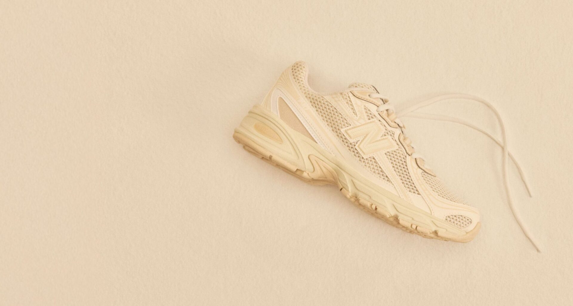 Pourquoi New Balance est devenu un incontournable du street style parisien