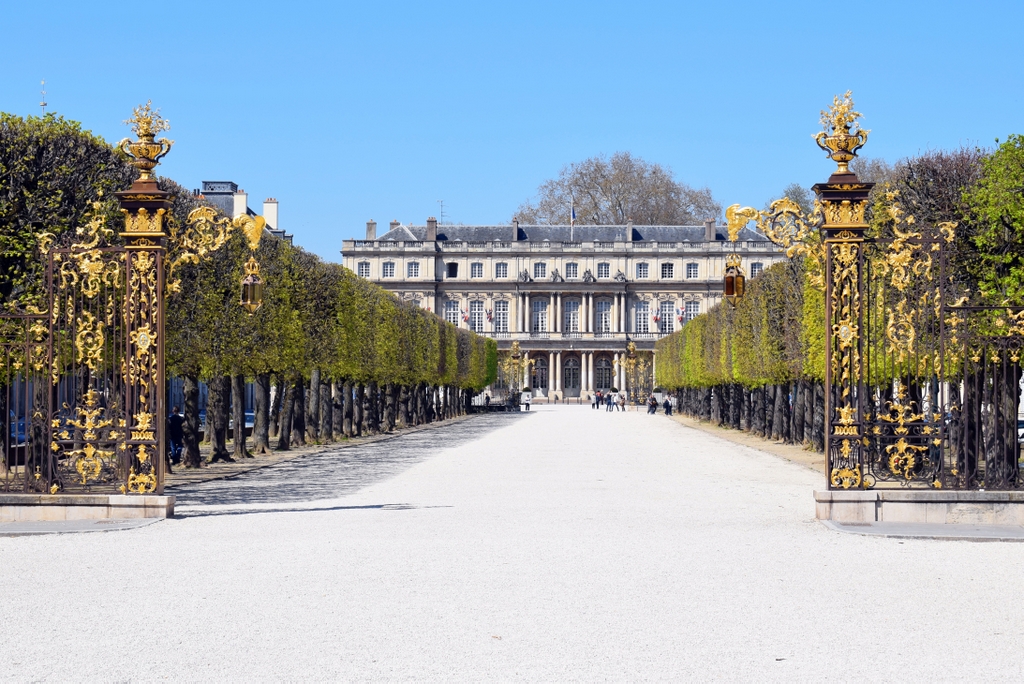 Photos de printemps en Lorraine : la place de la Carrière © French Moments