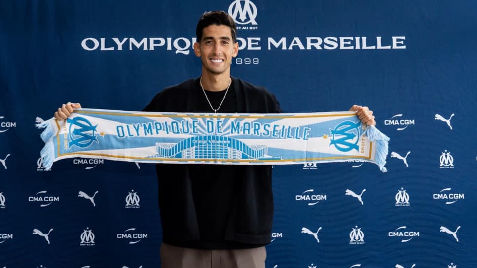 Nayef Aguerd signe à l'OM, le 1er septembre 2025