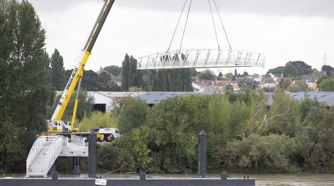 Un nouveau ponton pour la navette fluviale qui rejoindra le Hangar à Bananes au port de Trentemoult