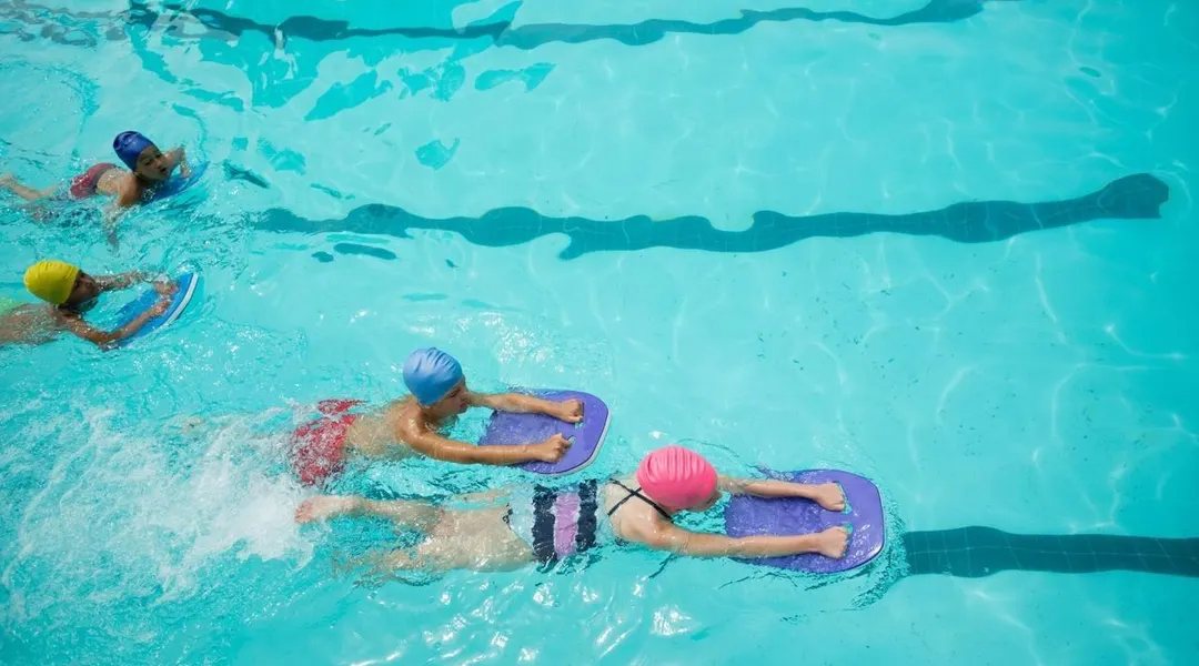 Cours de natation pour les enfants à Rennes : un vrai casse-tête en cette rentrée . Sport