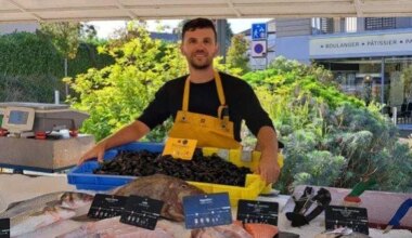 L'Hermitage. Le poissonnier est toujours présent sur le marché