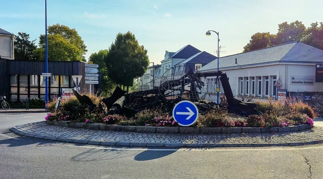 Le troll des Nortais parti en fumée : la Ville porte plainte