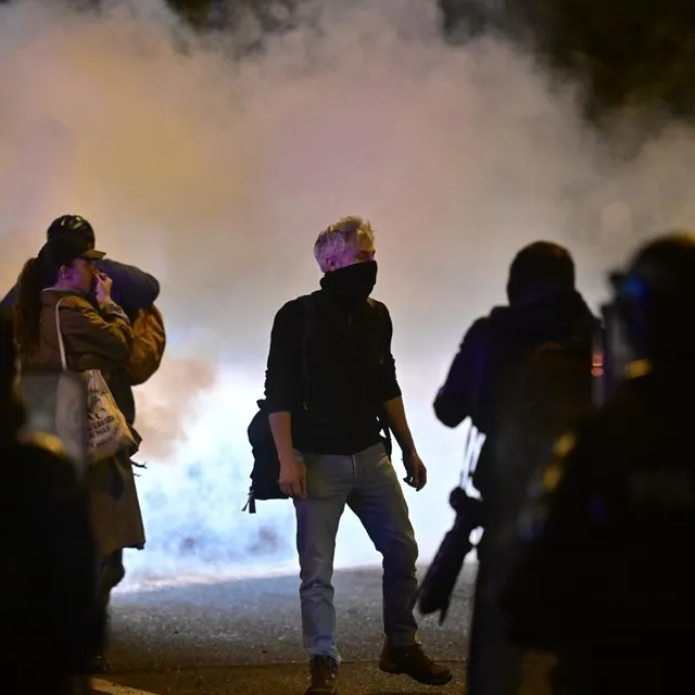 photo au pont de cheviré, entre 200 et 300 manifestants tentent de bloquer l’accès au pont.  ©  photo presse océan-olivier lanrivain