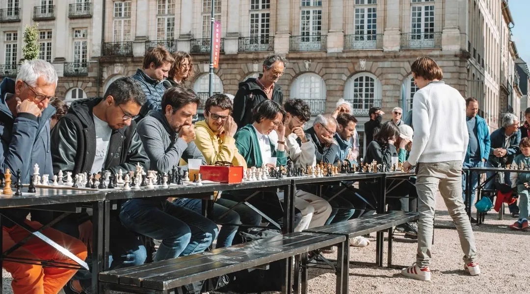Avec la journée Tout Rennes Mat, les échecs s’installent place du Parlement ce samedi