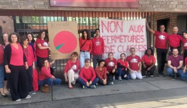 Mobilisation devant un collège près de Rennes, après des échanges avec la direction académique